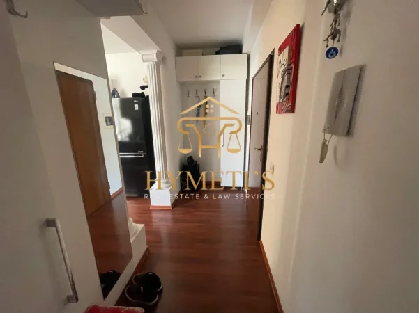 Tirane, jepet me qera apartament 3+1 Kati 3, 800 € (Blloku i Ambasadave)