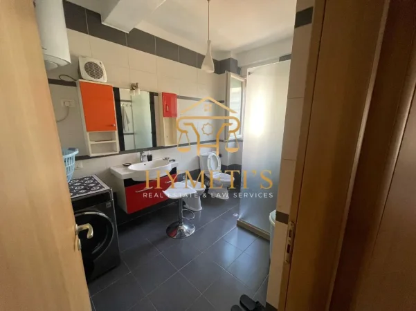 Tirane, jepet me qera apartament 3+1 Kati 3, 800 € (Blloku i Ambasadave)