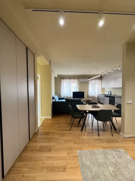 Tirane, jepet me qera apartament 2+1+Aneks+Ballkon Kati 2, 100 m² 1.100 € (rruga mine peza)