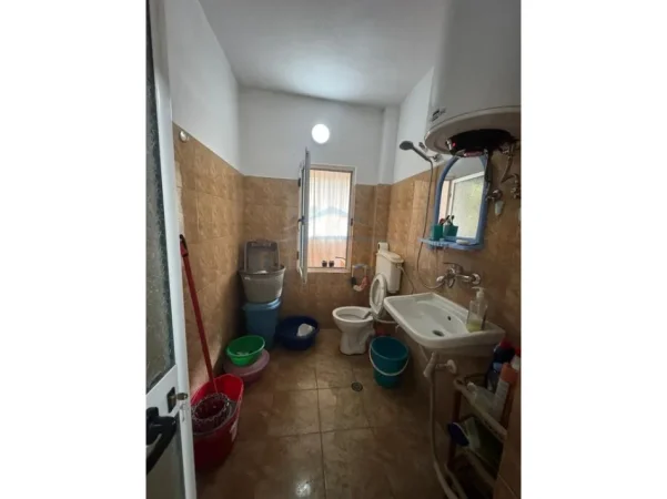 Tirane, shitet apartament 2+1 Kati 2, 75 m² 145.000 € (Ish parku i autobusave)