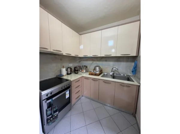 Tirane, shitet apartament 2+1 Kati 2, 75 m² 145.000 € (Ish parku i autobusave)