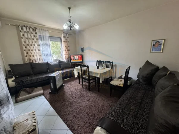 Tirane, shitet apartament 2+1 Kati 2, 75 m² 145.000 € (Ish parku i autobusave)