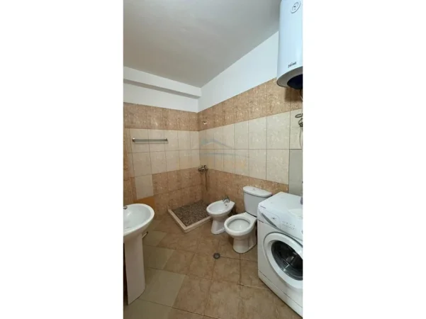 Tirane, shitet apartament 2+1+Ballkon Kati 8, 103 m² 158.000 € (Unaza e Re)