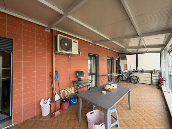 Tirane, shitet apartament 2+1+Ballkon Kati 4, 66 m² 187.000 € (Rruga Dritan Hoxha)
