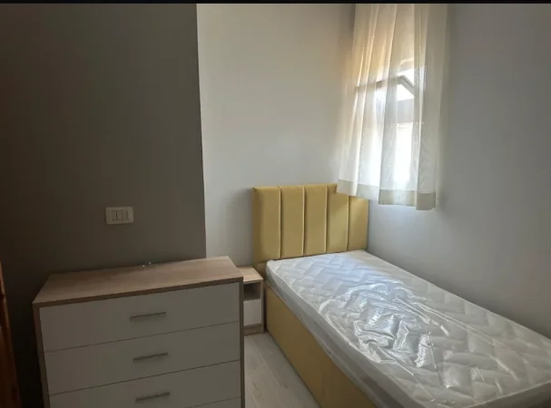 Tirane, jap me qera apartament 2+1+Ballkon Kati 7, 80 m² 650 € (Siper Brrylit, prane Pasticeri Tito)