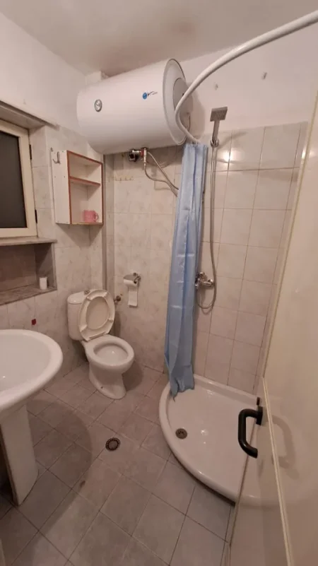 Tirane, jepet me qera Vile 2+1 Kati 0, 70 m² 450 € (Rr Kongresi i Lushnjes)