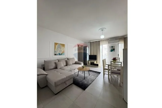 Tirane, jepet me qera apartament 2+1 , 85 m² 550 € (Komun e Parisit)