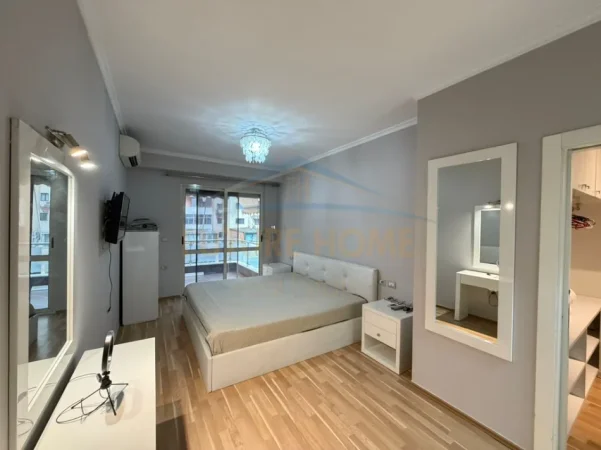 Tirane, jepet me qera apartament 3+1+Ballkon Kati 3, 105 m² 820 € (Stacioni i Trenit)