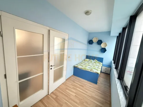 Tirane, jepet me qera apartament 3+1+Ballkon Kati 3, 105 m² 820 € (Stacioni i Trenit)