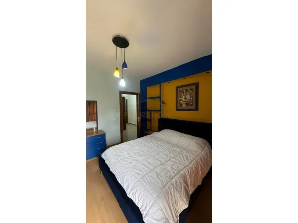 Tirane, jepet me qera apartament 2+1+Ballkon Kati 7, 117 m² 1.200 € (Blloku)