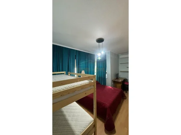 Tirane, jepet me qera apartament 2+1+Ballkon Kati 7, 117 m² 1.200 € (Blloku)