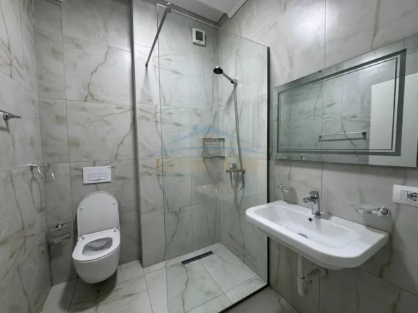Tirane, jepet me qera apartament 2+1+Ballkon Kati 5, 105 m² 800 € (Rruga Jordan Misja)