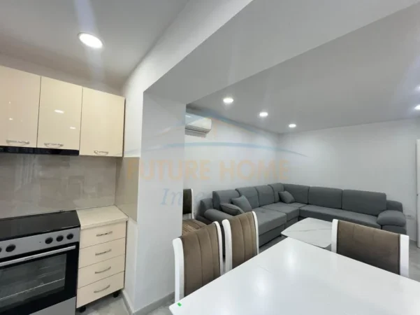 Tirane, jepet me qera apartament 1+1+Ballkon Kati 2, 60 m² 630 € (Oxhaku)