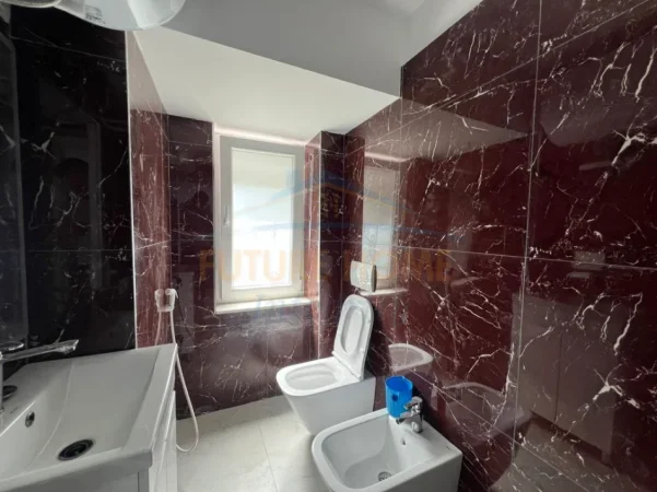 Tirane, jepet me qera apartament 1+1+Ballkon Kati 2, 60 m² 630 € (Oxhaku)