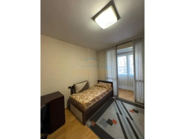 Tirane, jepet me qera apartament 2+1+Ballkon Kati 2, 90 m² 450 € (Fresku)