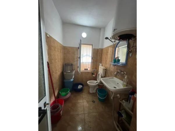 Tirane, shitet apartament 2+1+Ballkon Kati 2, 75 m² 145.000 € (Parku)