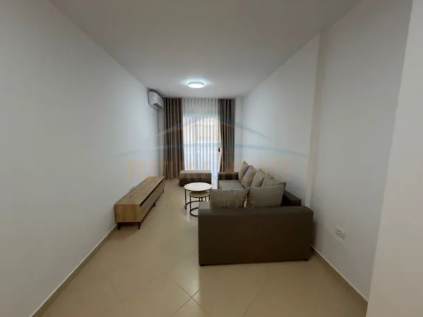 Tirane, jepet me qera apartament 2+1+Ballkon Kati 4, 104 m² 500 € (Yzberisht)