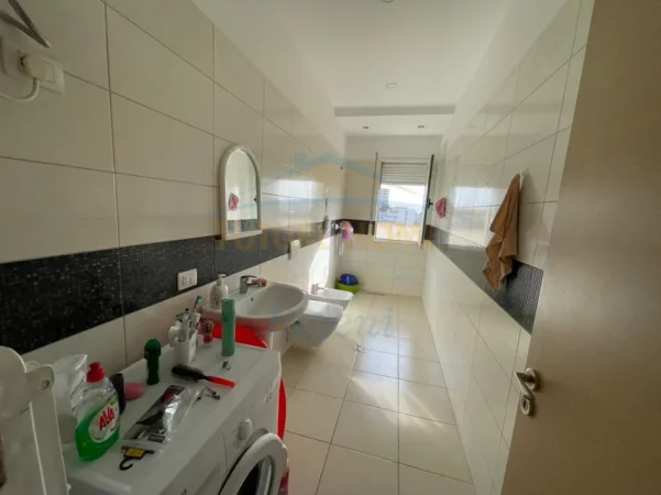 Tirane, shitet apartament 2+1+Ballkon Kati 5, 168 m² 187.000 € (Fresku)
