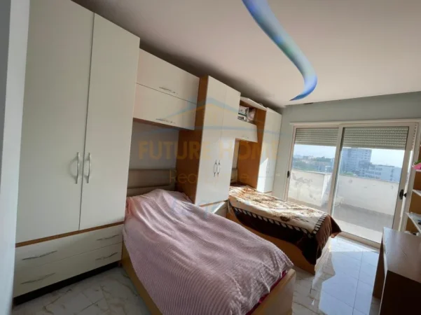 Tirane, shitet apartament 2+1+Ballkon Kati 5, 168 m² 187.000 € (Fresku)