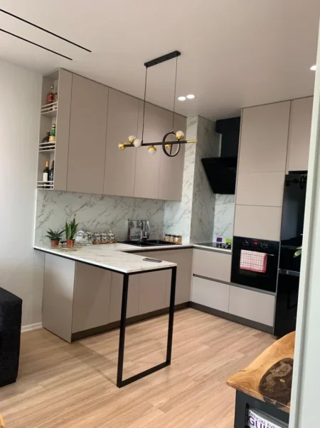 Tirane, jepet me qera apartament 1+1 Kati 5, 59 m² + 1Garazh 60.000ALL