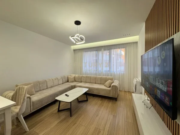 Tirane, jepet me qera apartament 1+1 Kati 5, 64 m² 650 € (astiri)