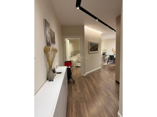 Tirane, shitet apartament 1+1+Ballkon Kati 3, 97 m² 175.000 € (kodra e diellit 2)