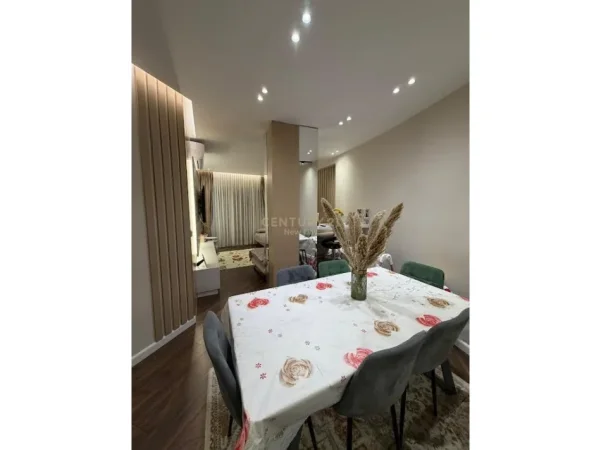 Tirane, shitet apartament 1+1+Ballkon Kati 3, 97 m² 175.000 € (kodra e diellit 2)
