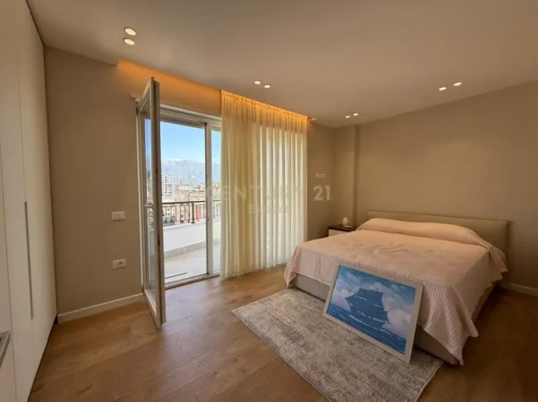 Tirane, jepet me qera apartament 2+1+Ballkon Kati 7, 122 m² 1.600 € (mine peza)