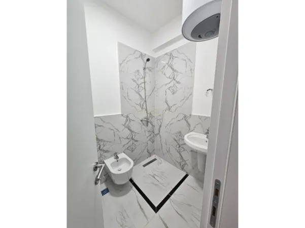 Tirane, jepet me qera apartament 2+1 Kati 1, 110 m² 850 € (kodra e diellit)