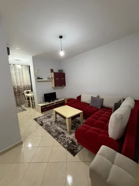 Tirane, jepet me qera apartament 1+1+Aneks+Ballkon Kati 5, 57 m² 420 € (Kompleksi Frataj)