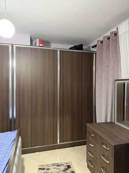 Tirane, jepet me qera apartament 1+1+Aneks+Ballkon Kati 5, 57 m² 420 € (Kompleksi Frataj)