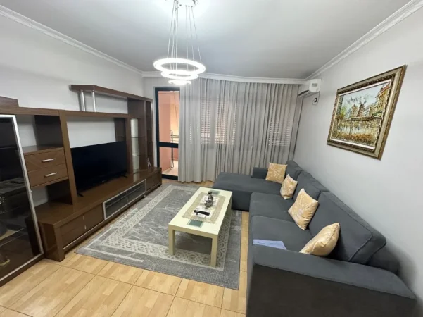 Tirane, jepet me qera apartament 2+1+Ballkon Kati 6, 120 m² 800 € (21 Dhjetori/Supermarket Joena)