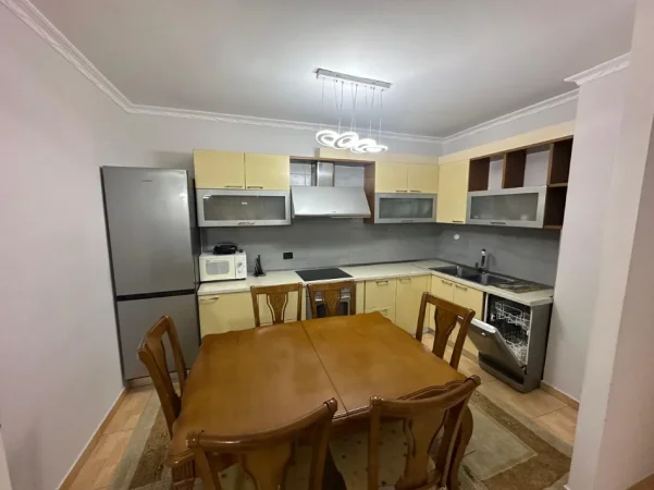 Tirane, jepet me qera apartament 2+1+Ballkon Kati 6, 120 m² 800 € (21 Dhjetori/Supermarket Joena)