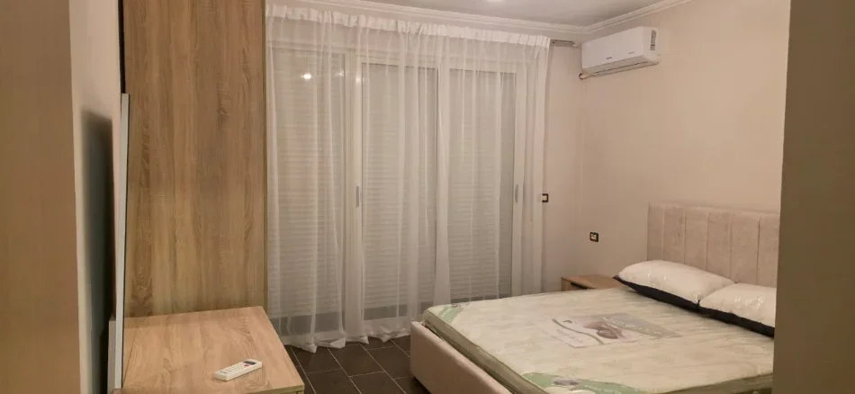 Tirane, jepet me qera apartament 2+1+Ballkon Kati 6, 120 m² 500 € (Rruga Thoma Koxhaj)