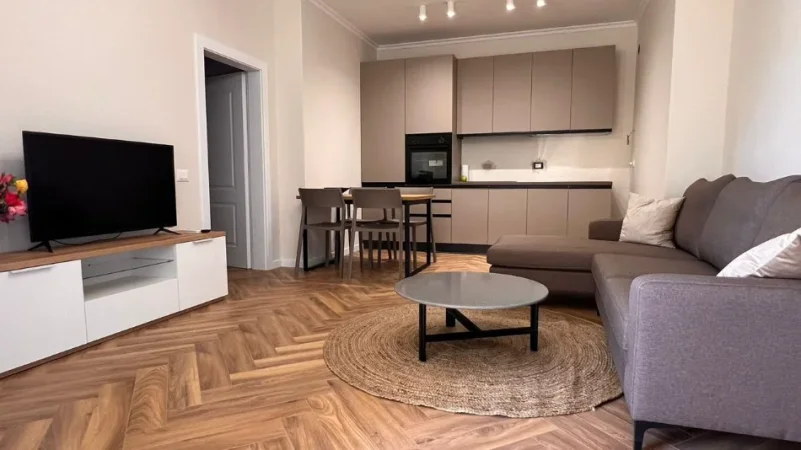 Tirane, jepet me qera apartament 2+1+Ballkon Kati 2, 110 m² 800 € (Rruga e Kavajes)