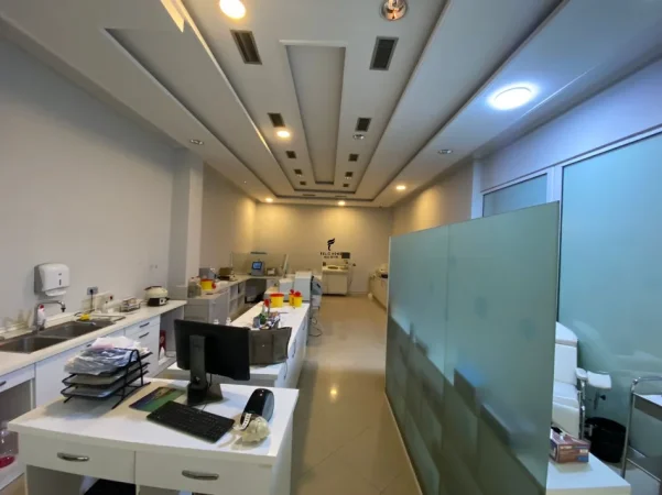 Tirane, jepet me qera dyqan Kati 0, 130 m² 2.000 € (DON BOSKO)
