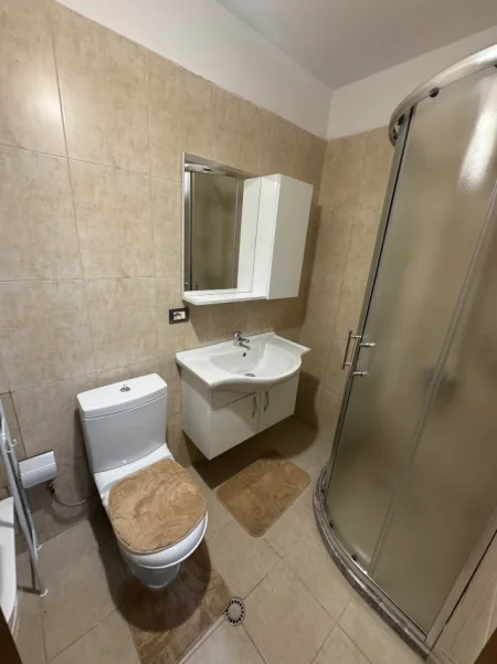 Tirane, jepet me qera apartament 1+1+Ballkon Kati 5, 60 m² 600 € (Delijorgji)