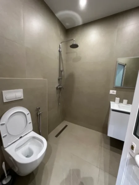 Tirane, jepet me qera apartament 1+1 Kati 0, 40.000 € (Shkolla Myslym Shima)