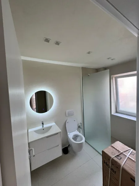 Tirane, jepet me qera apartament 2+1+Ballkon Kati 2, 109 m² 1.000 € (Rruga e Durresit)