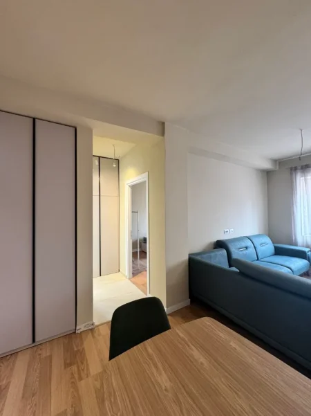 Tirane, jepet me qera apartament 2+1+Ballkon Kati 2, 109 m² 1.000 € (Rruga e Durresit)