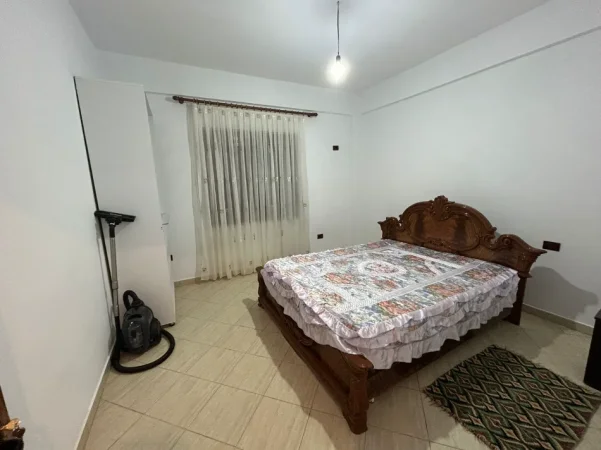 Tirane, jepet me qera apartament 2+1 Kati 1, 75 m² (kombinat)