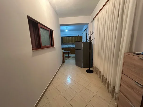 Tirane, jepet me qera apartament 2+1 Kati 1, 75 m² (kombinat)