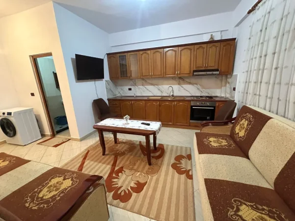 Tirane, jepet me qera apartament 2+1 Kati 1, 75 m² (kombinat)