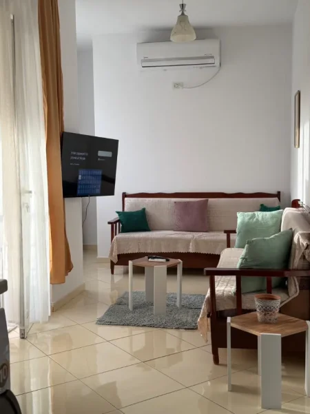 Tirane, jepet me qera Vile 1+1+Ballkon Kati 3, 50 m² 400 € (Spitali Amerikan 2/Rr.Lluke Kacaj)