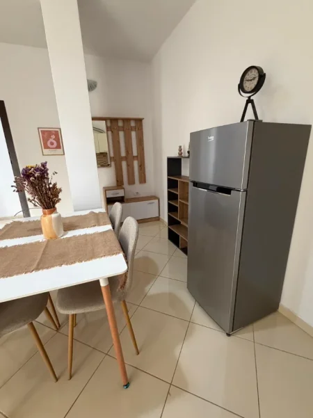 Tirane, jepet me qera Vile 1+1+Ballkon Kati 3, 50 m² 400 € (Spitali Amerikan 2/Rr.Lluke Kacaj)