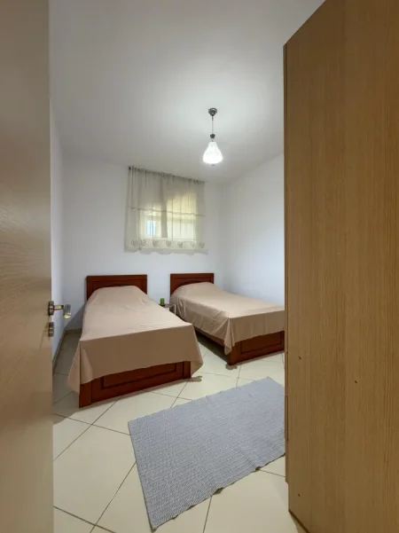 Tirane, jepet me qera Vile 1+1+Ballkon Kati 3, 50 m² 400 € (Spitali Amerikan 2/Rr.Lluke Kacaj)