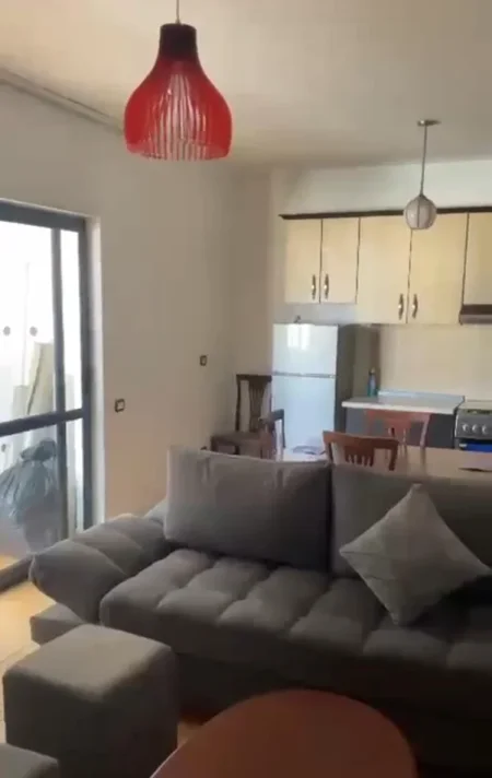 Tirane, jepet me qera apartament 2+1 Kati 8, 80 m² 600 € (21 Dhjetori)