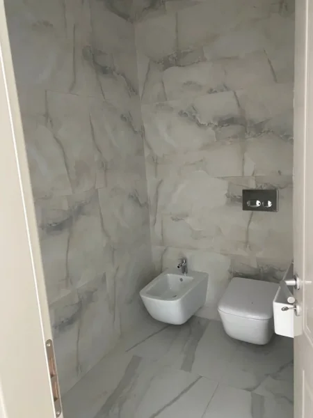Tirane, jepet me qera ambjent biznesi Kati 4, 60 m² 600 € (Rruga Jordan Misja)