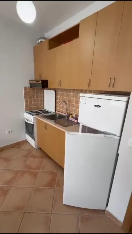 Durres, jepet me qera apartament 2+1 Kati 3, 40 m² 300 € (Golem)
