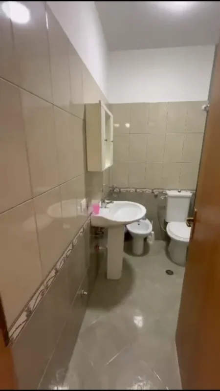 Durres, jepet me qera apartament 2+1 Kati 3, 40 m² 300 € (Golem)